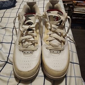Nike Air Flipsyde White Elephant Jordan Men's White and Tan Athletic Shoes